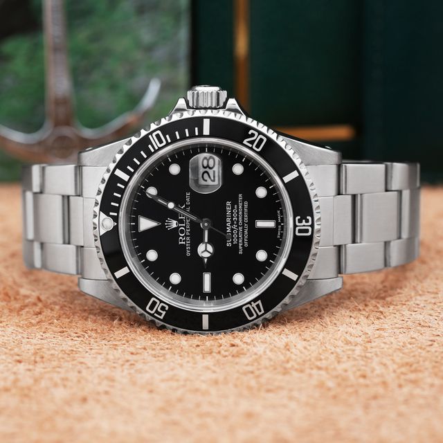 Rolex Submariner 16610 Image 2